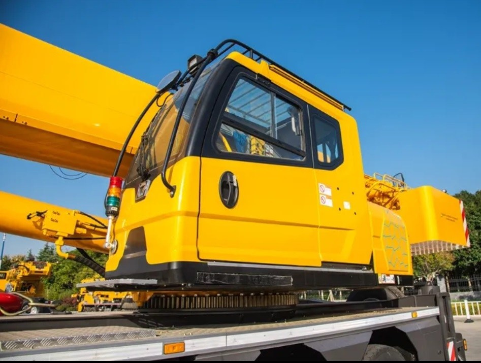 Автокраны XCMG XCT30_S1. Продажа надежной спецтехники от компании СТИ в г. Новосибирск