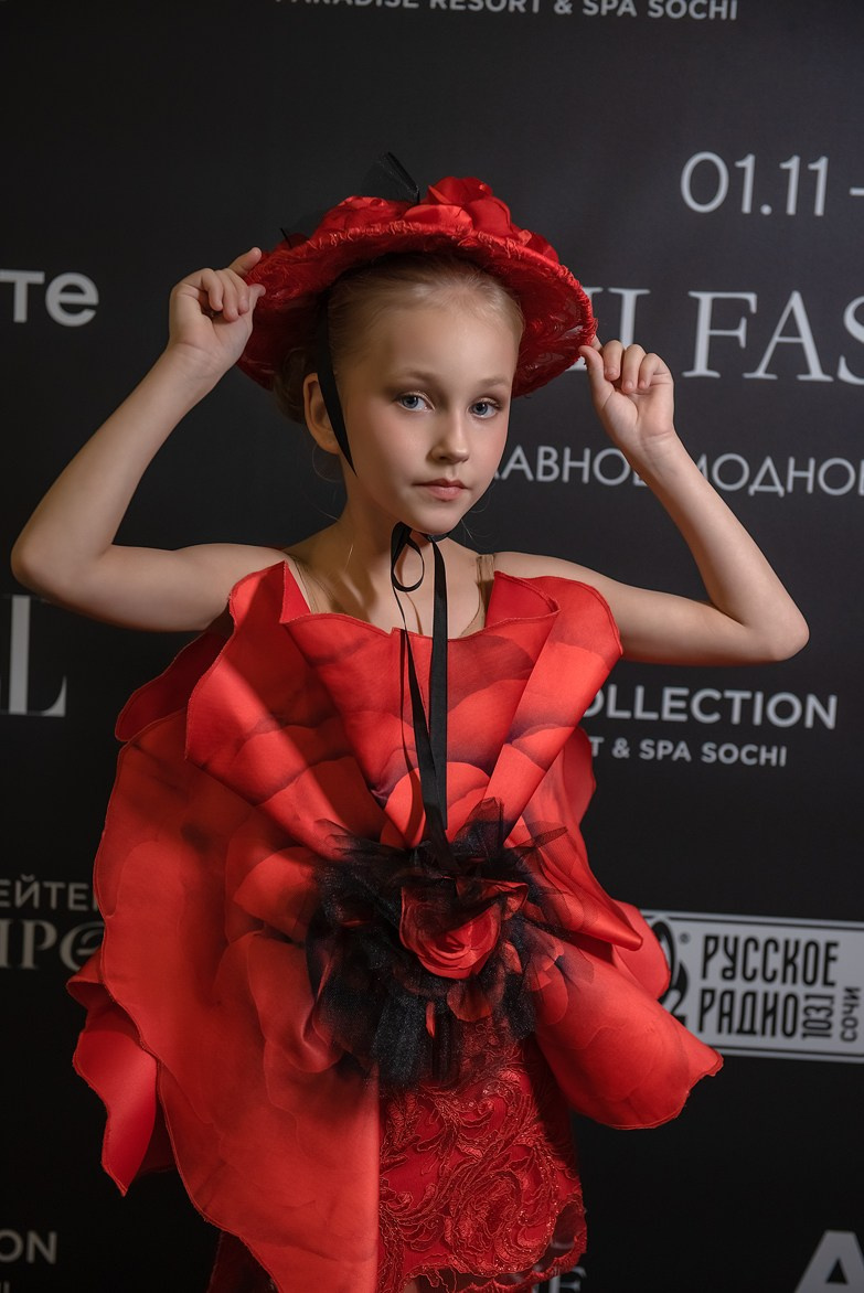 SochiFashionWeek2024 дизайнер Анохина Светлана. Семейный и коммерческий фотограф в Сочи Александр Бодунов