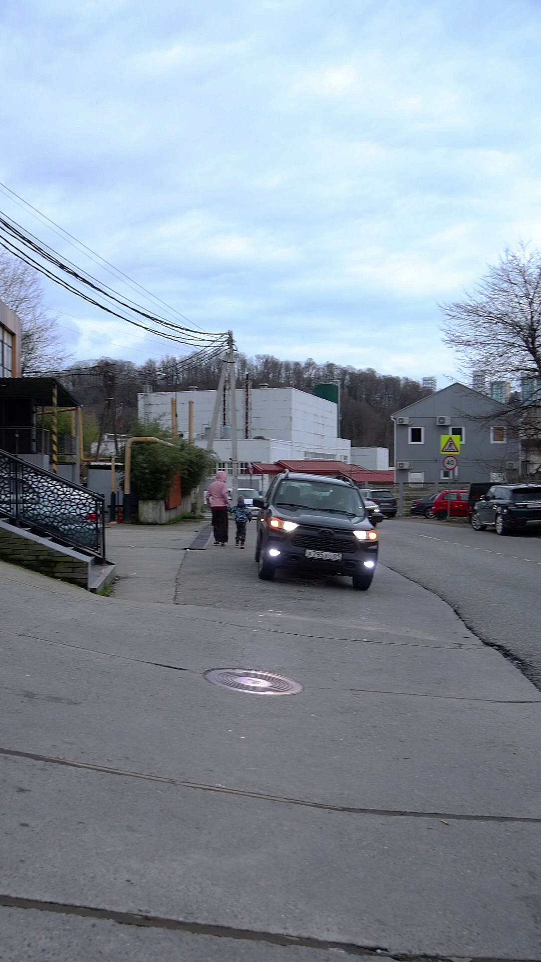 Аренда фотостудия с циклорамой в Сочи — FASHIONprod, 1000 ₽/час. Стрит съемки для маркетплейсов в Сочи | ИИ контент | fashionprod