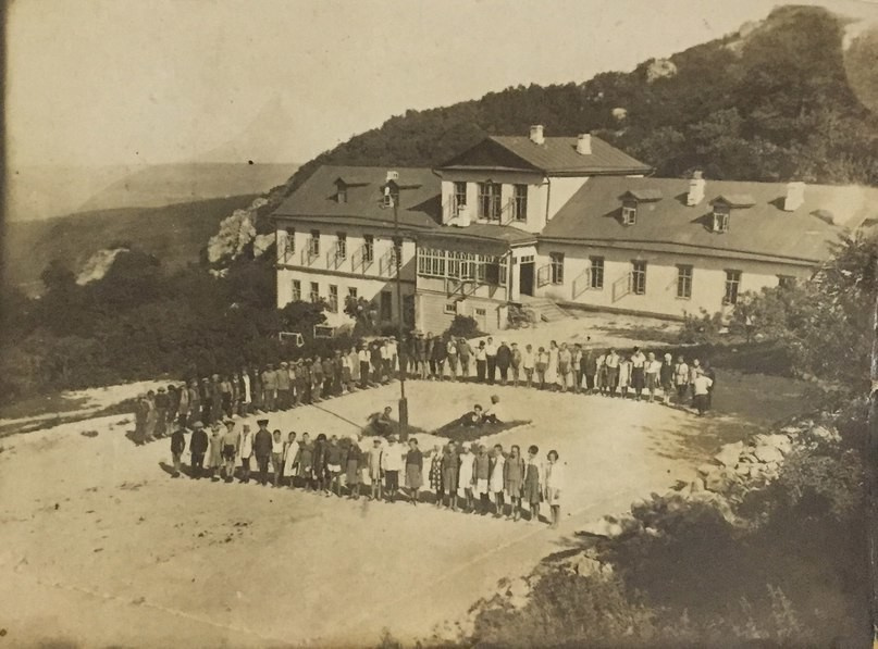 Пионерский лагерь "Орлиные Скалы". Фотоальбом истории города Лермонтов