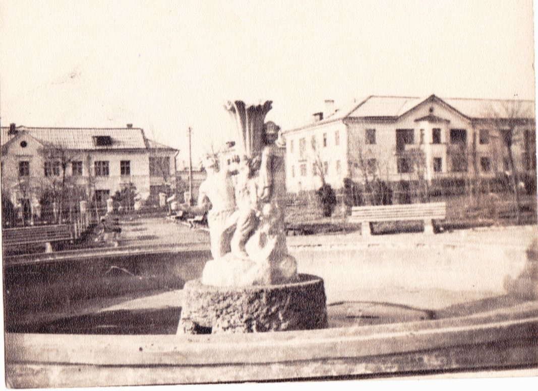 Лермонтовский сквер. Фотоальбом истории города Лермонтов