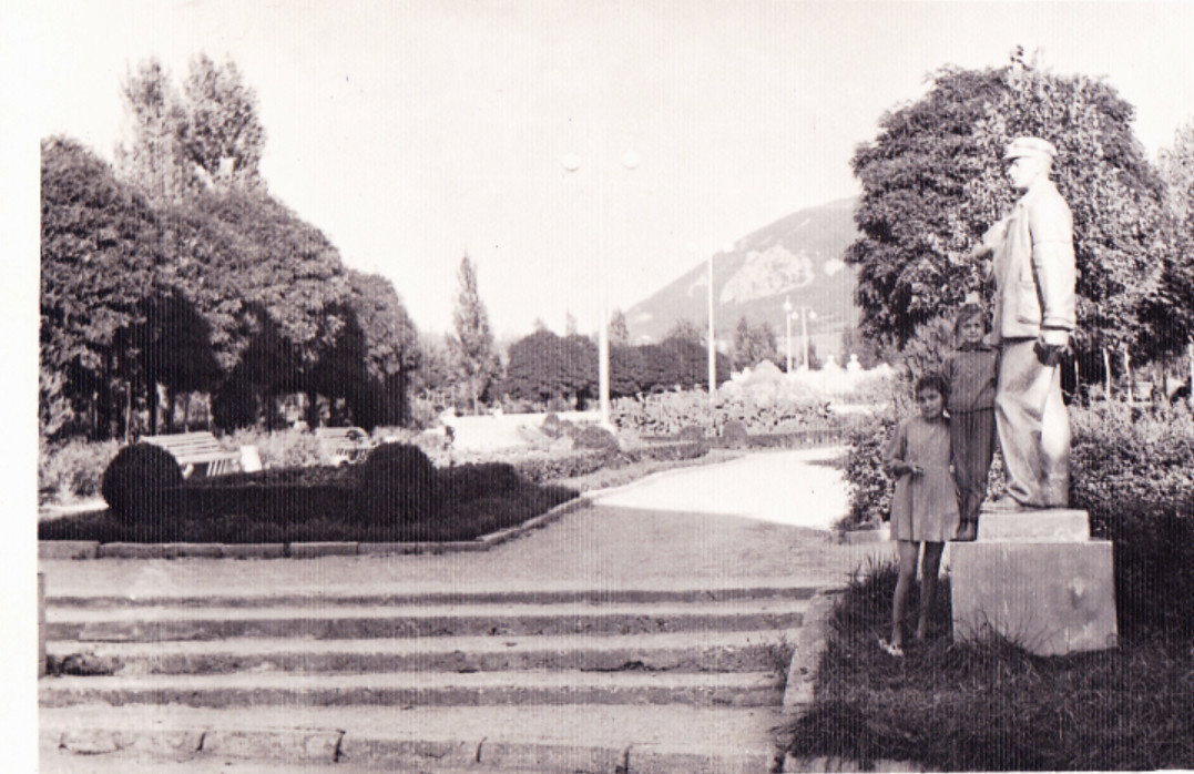 Памятник Лермонтову. Фотоальбом истории города Лермонтов