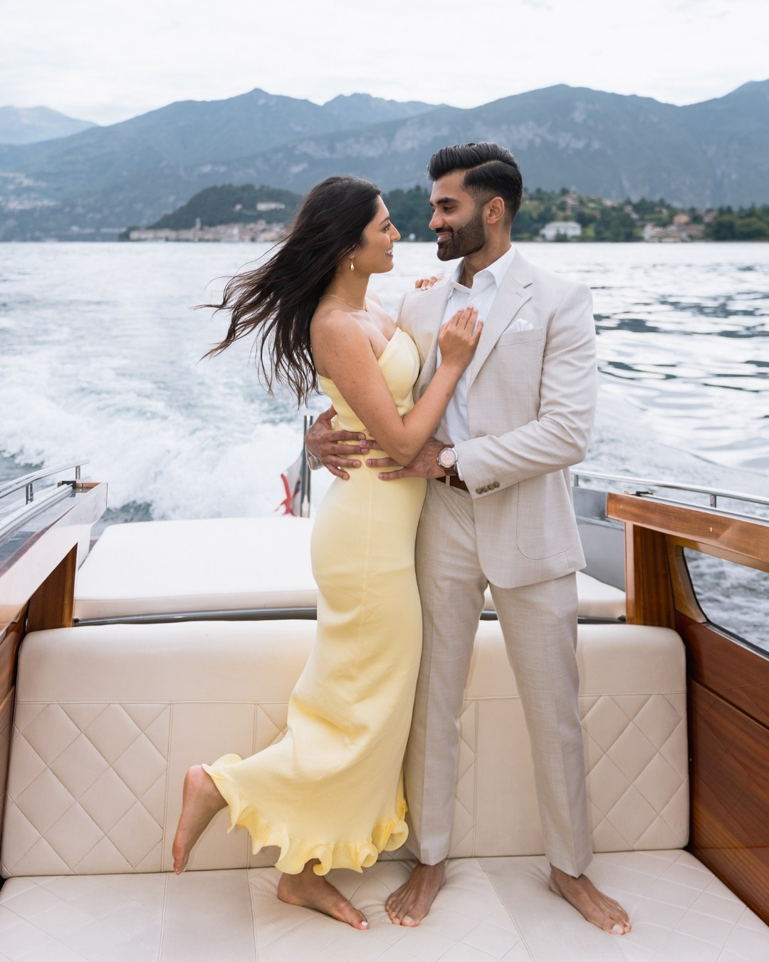 Lake Como boat photo, couple in front of Villa del Balbianello