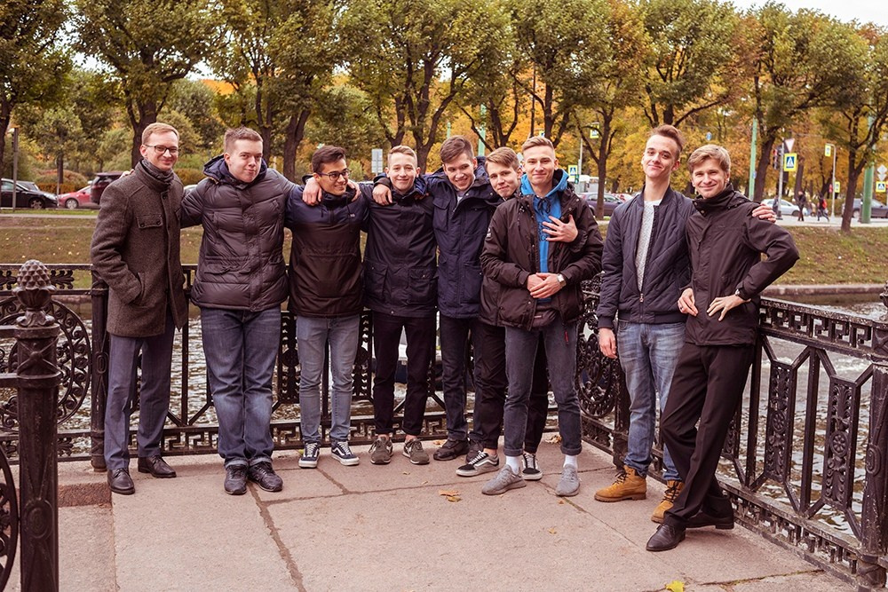 В школе. Выпускные альбомы СПБ. Фотограф в Садик и Школу