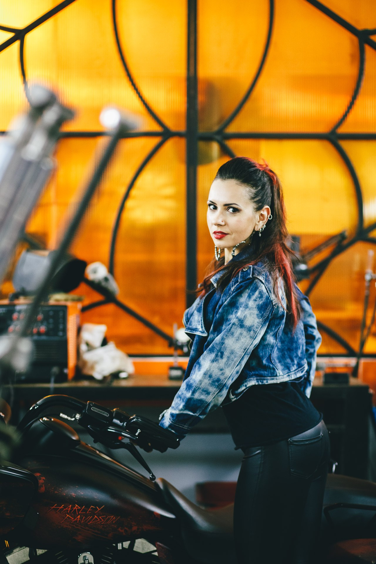 Дочь Рок-н-Ролла. Алиса в кастомной мастерской Fitil_DMC. Илья Михачёв Фотограф ПРО людей