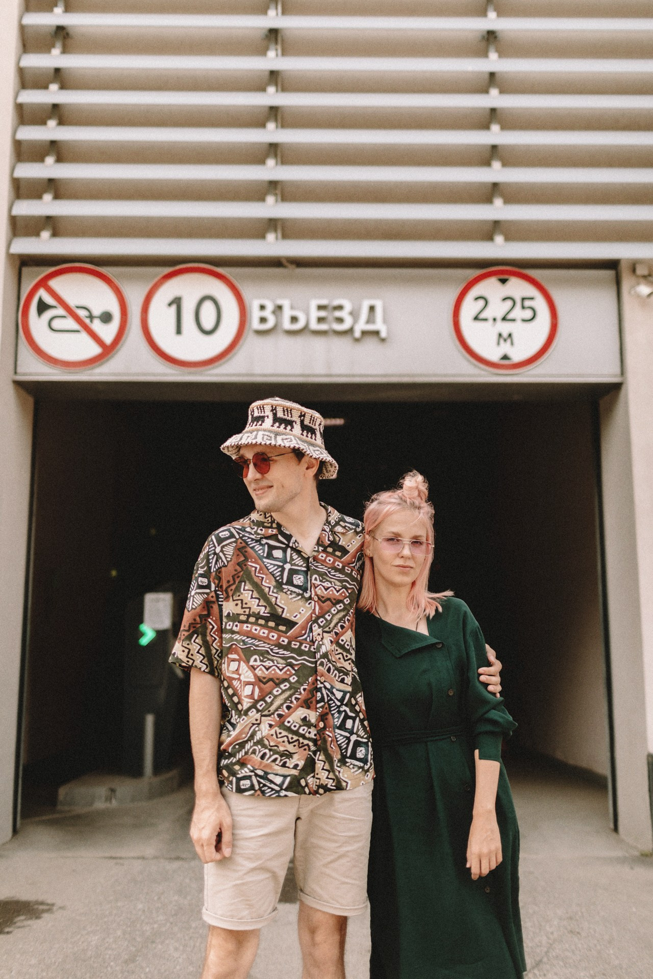 О прекрасные объятия на улицах Казани. Про любовь