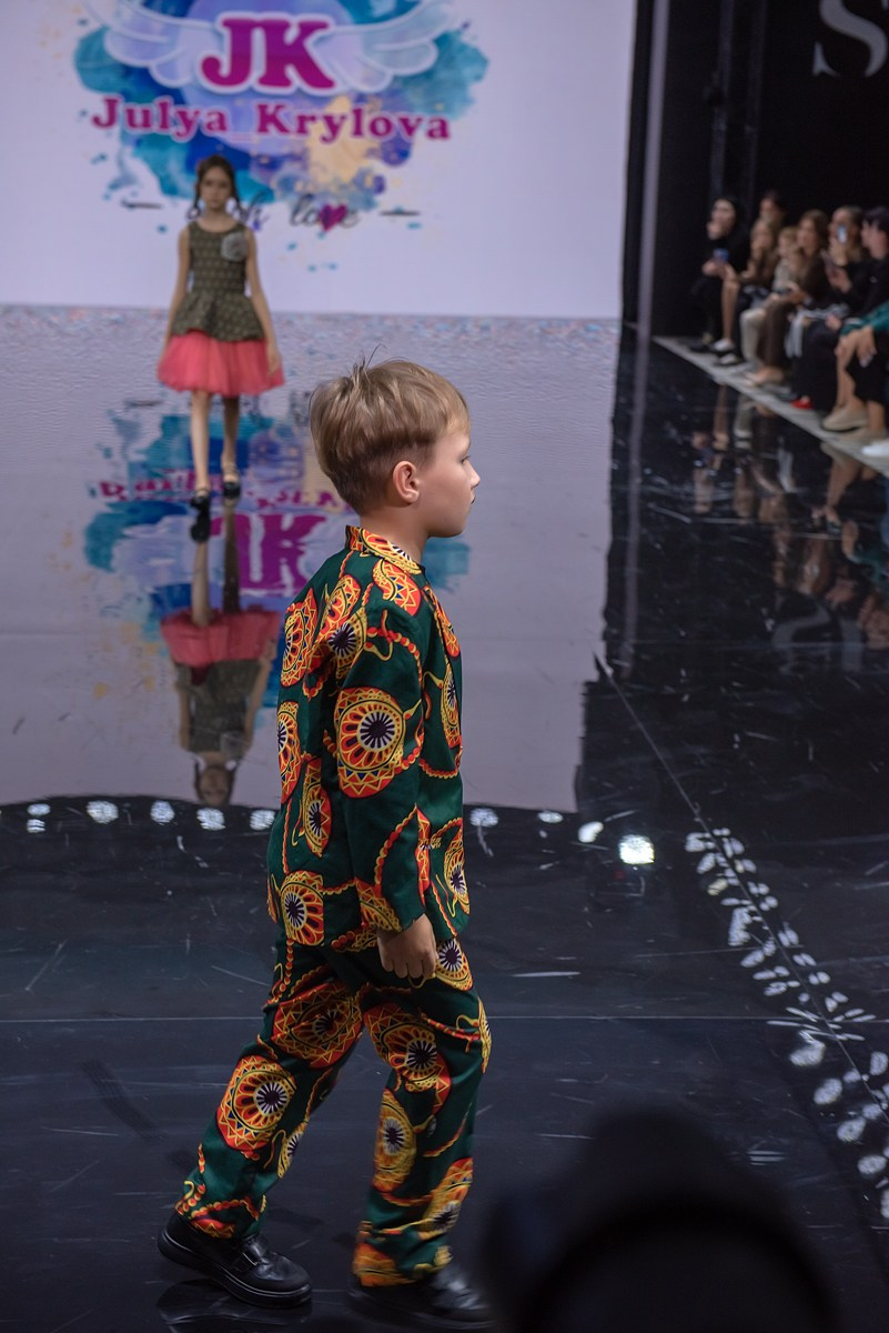 SochiFashionWeek2024 дизайнер Юлия Крылова. Семейный и коммерческий фотограф в Сочи Александр Бодунов