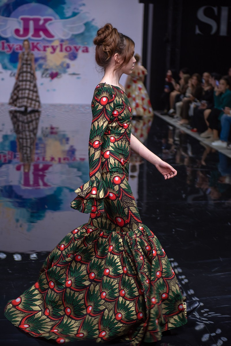SochiFashionWeek2024 дизайнер Юлия Крылова. Семейный и коммерческий фотограф в Сочи Александр Бодунов
