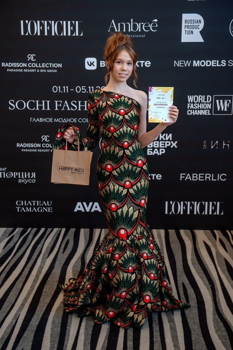 SochiFashionWeek2024 дизайнер Юлия Крылова. Семейный и коммерческий фотограф в Сочи Александр Бодунов