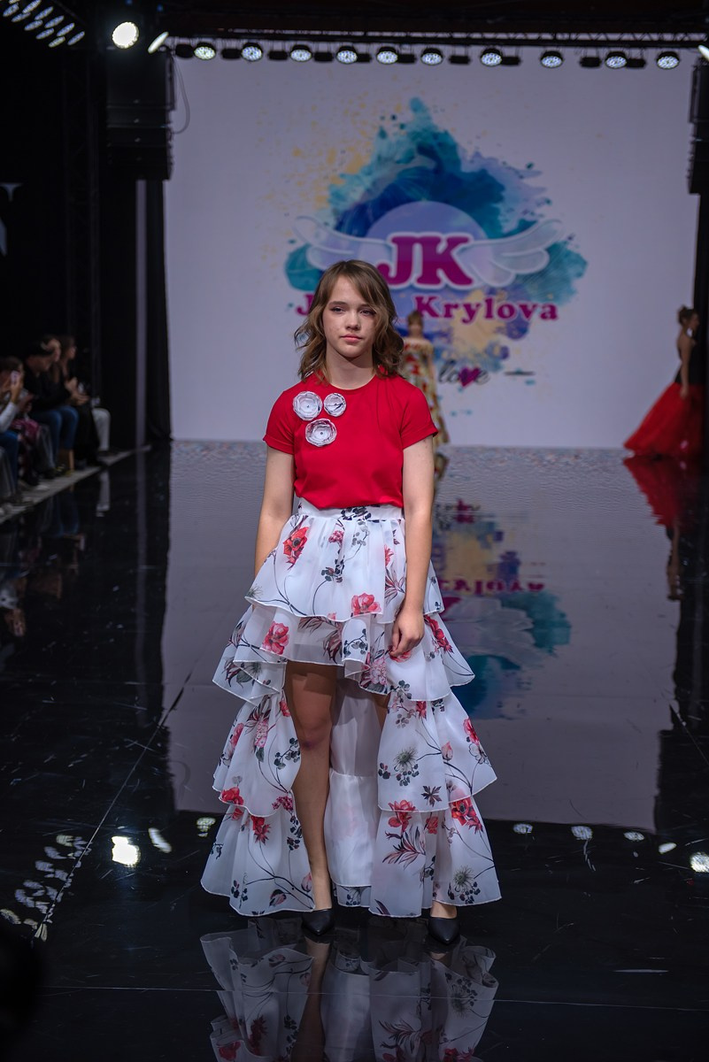 SochiFashionWeek2024 дизайнер Юлия Крылова. Семейный и коммерческий фотограф в Сочи Александр Бодунов