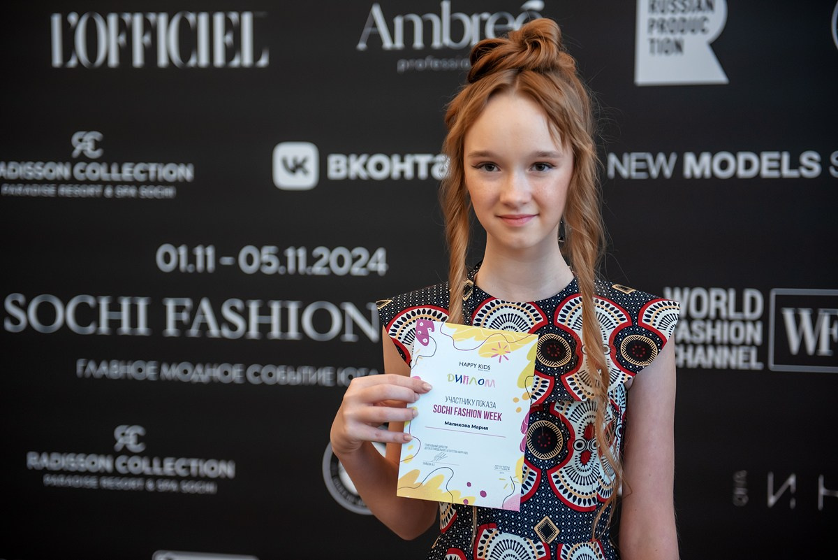 SochiFashionWeek2024 дизайнер Юлия Крылова. Семейный и коммерческий фотограф в Сочи Александр Бодунов