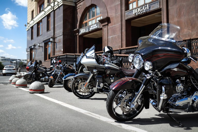 Свадьба байкеров в ресторане «Дворянское гнездо». Kirillova Studio — мастерская декора и событий Юли Кирилловой