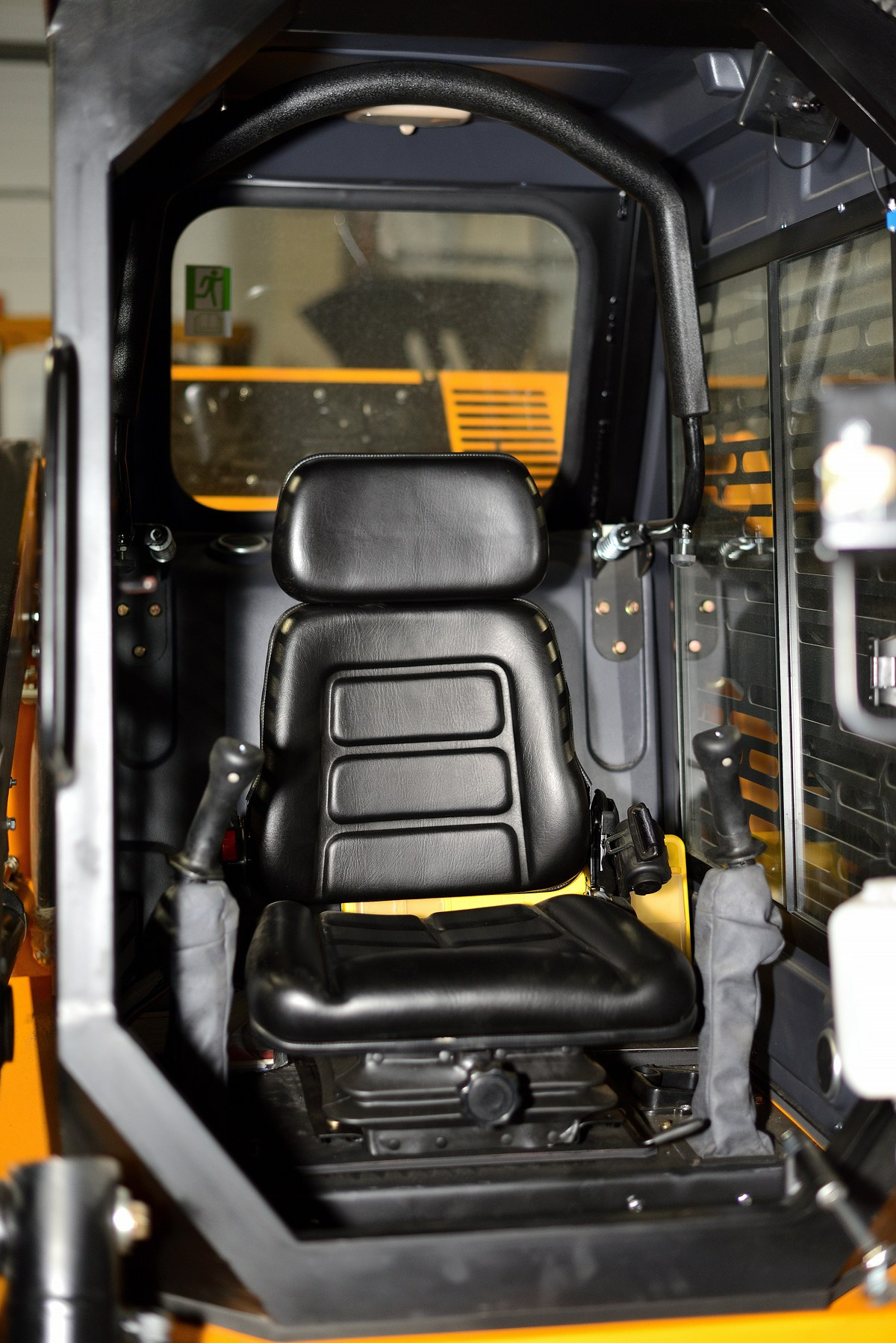 Центр технического обслуживания. Фотограф Сергей Сергеев