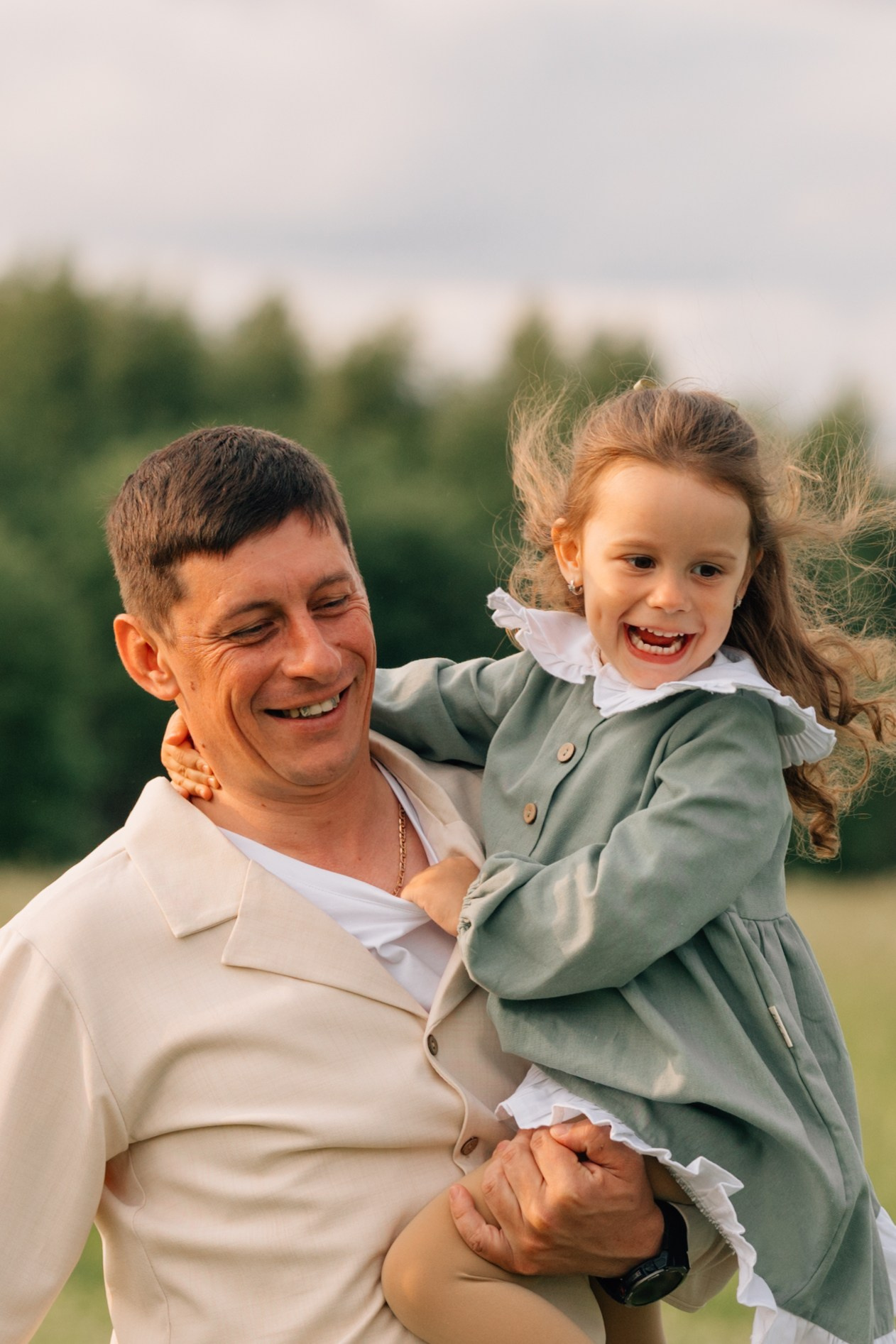 Анна, Марчелло, Настенька и Влада в поле. Фотограф Москва Светлана Кирюшина