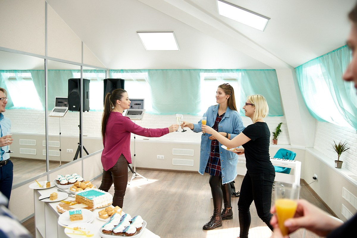 Репортаж с открытия школы вокала Кристины Дурмановой. Репортажный и женский фотограф в Новосибирске