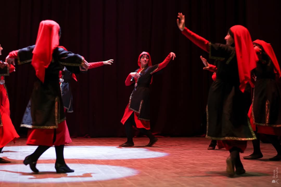 Грузинский танец. Портретный фотограф Денис Милютин