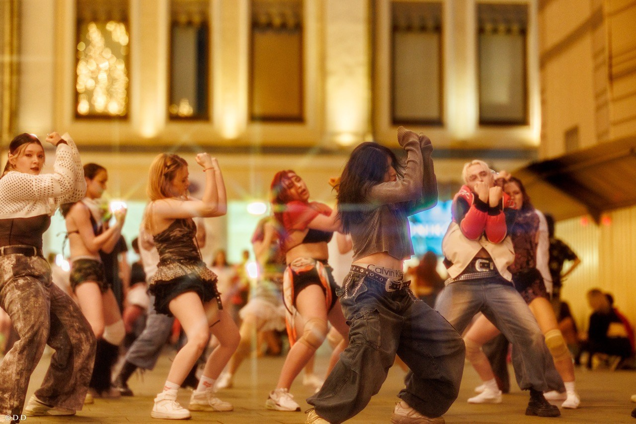 Cover dance in public'. Различные мероприятия и просто фотографии людей