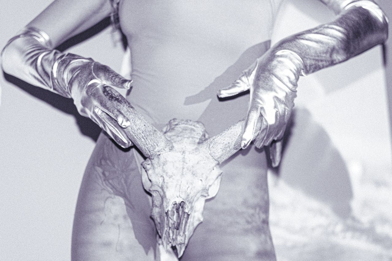 Spaceship V. Софа Катастрофа, Одичание. фотохудожница, креативный продюсер, автор. Nude, eros, портретный фотограф