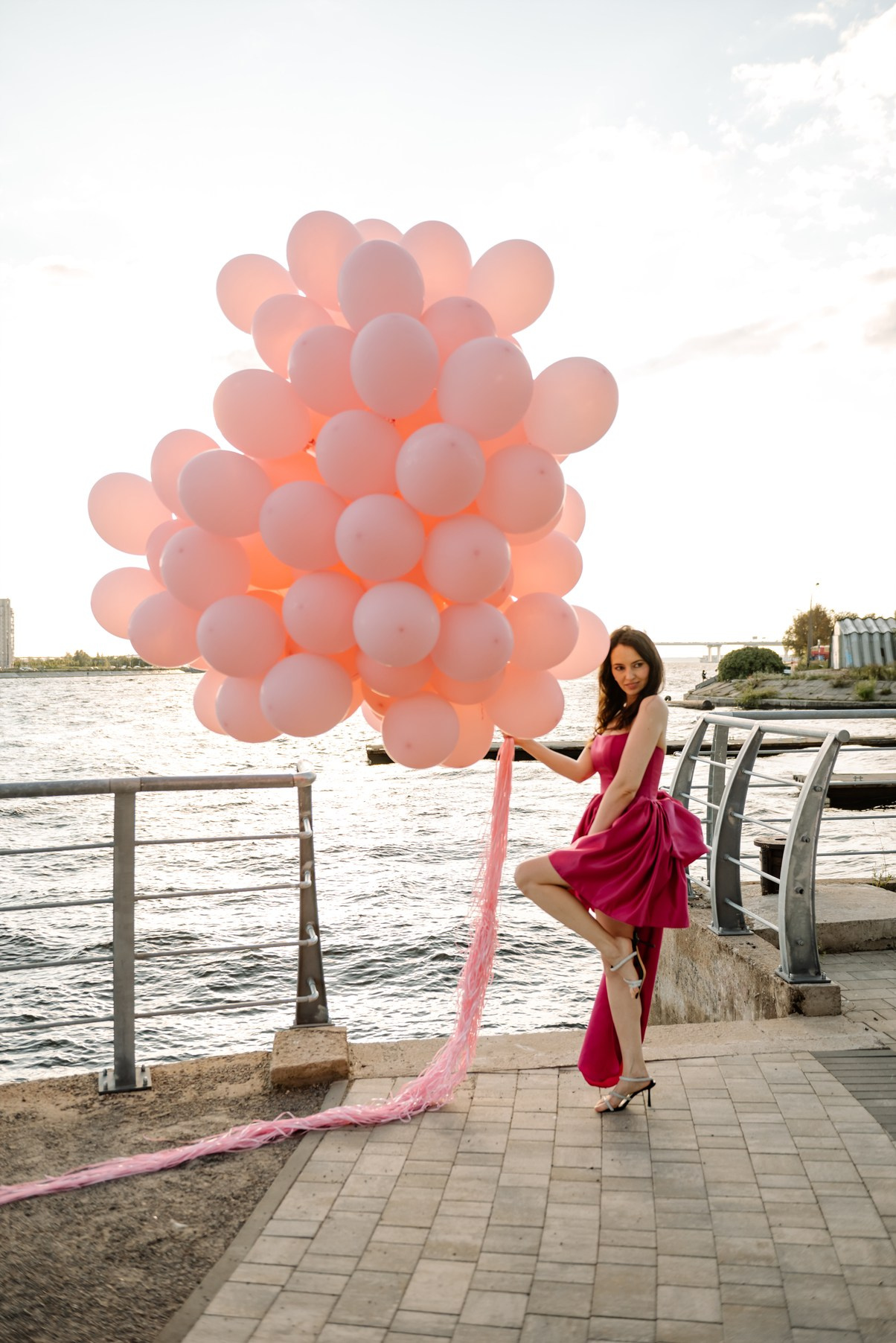 Индивидуальная. На заливе с шарами. Свадебный и сеейный фотограф в Санкт-Петербурге Елена Худякова