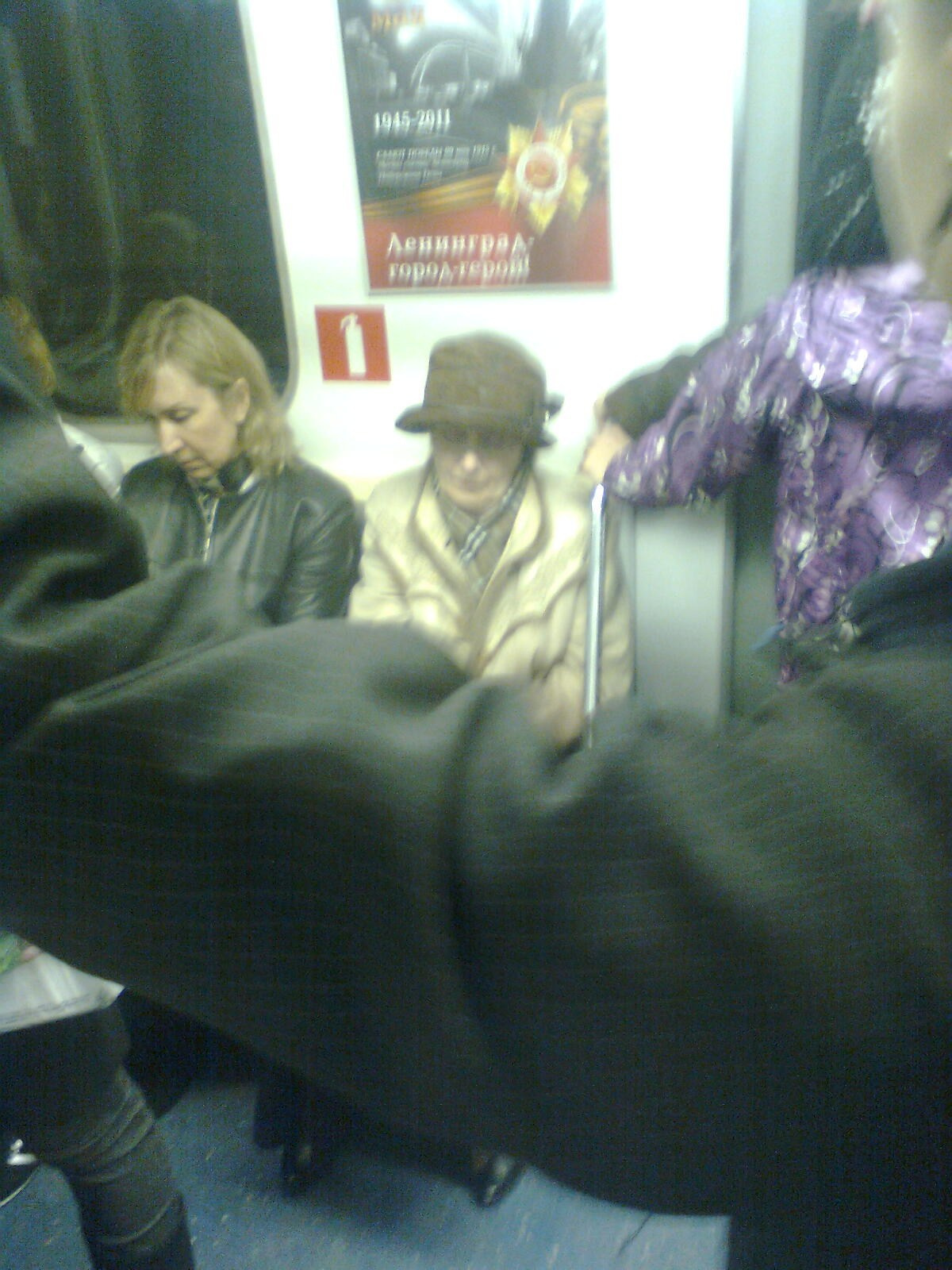 Питерское метро. Художник. Фотограф