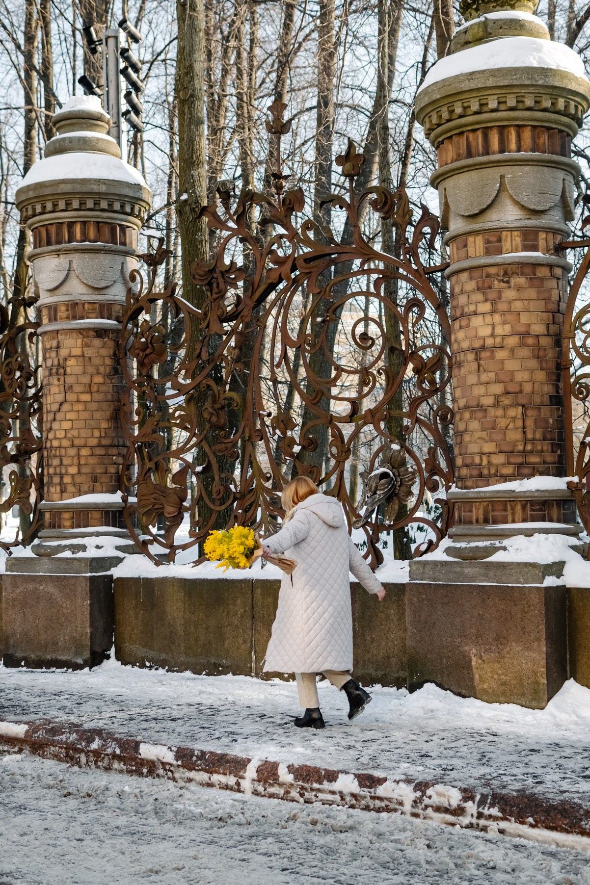 Прогулка с цветами по улицам и каналам. Свадебный и семейный фотограф в Санкт-Петербурге Елена Худякова