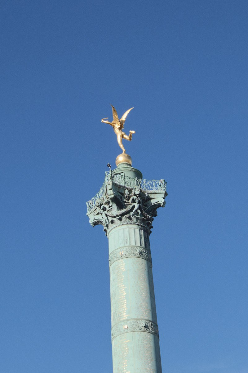 Showside. Eduard Savosin | Documentary & Portrait Photographer in Paris