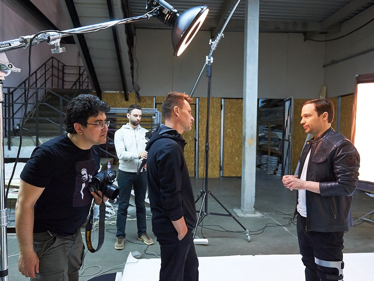 BACKSTAGE. Www.apowerstudio.com