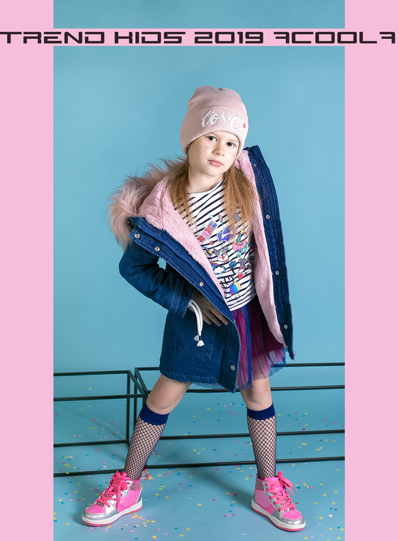 Модный детский образ для рекламной фотосъёмки стильной детской одежды: 
