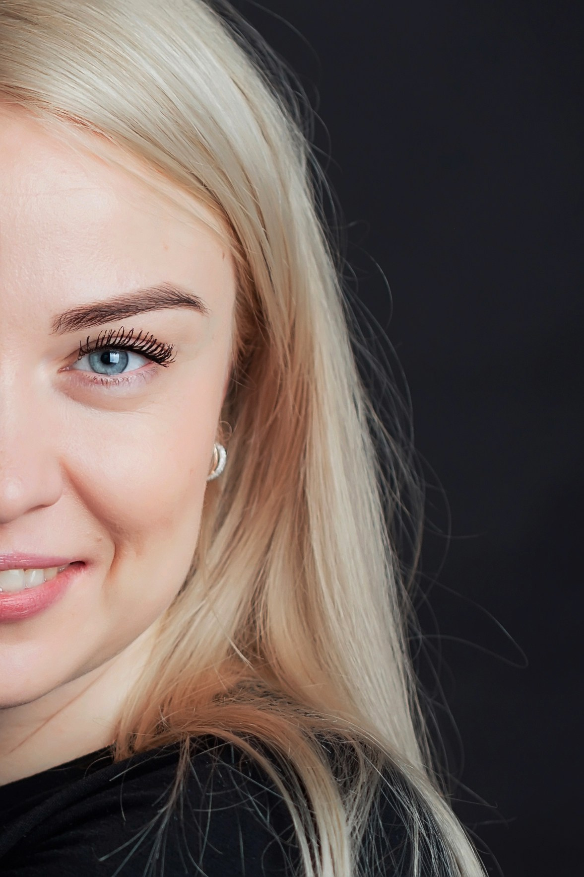 Минималистичная портретная съемка в фотостудии Санкт-Петербурга. Портретный фотограф в Санкт-Петербурге