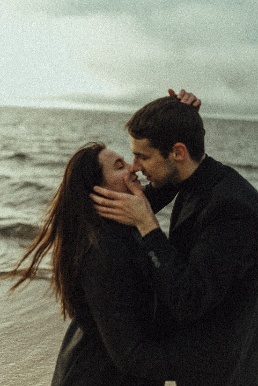 Дождь и солнце (Юля + Илья). Лайфстайл фотограф в Чебоксарах и Санкт-Петербурге Тоня Бекнёва