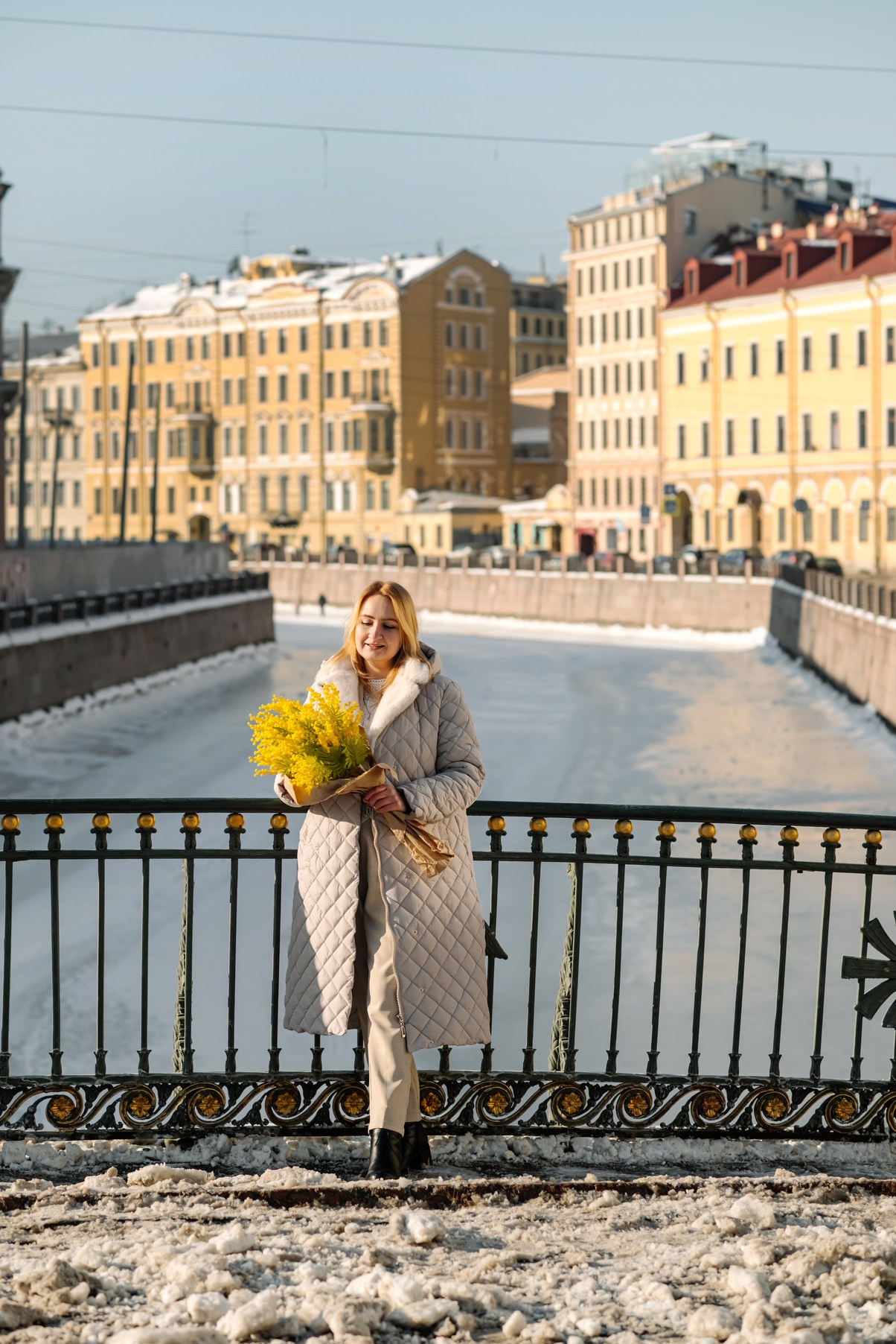 Прогулка с цветами по улицам и каналам. Свадебный и семейный фотограф в Санкт-Петербурге Елена Худякова