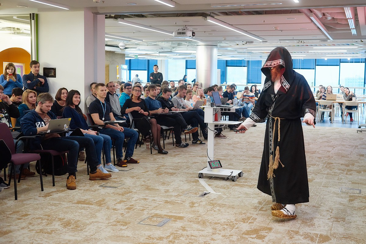 Нейромонах Феофан в Avito. Репортажный фотограф в Москве Вадим Францев