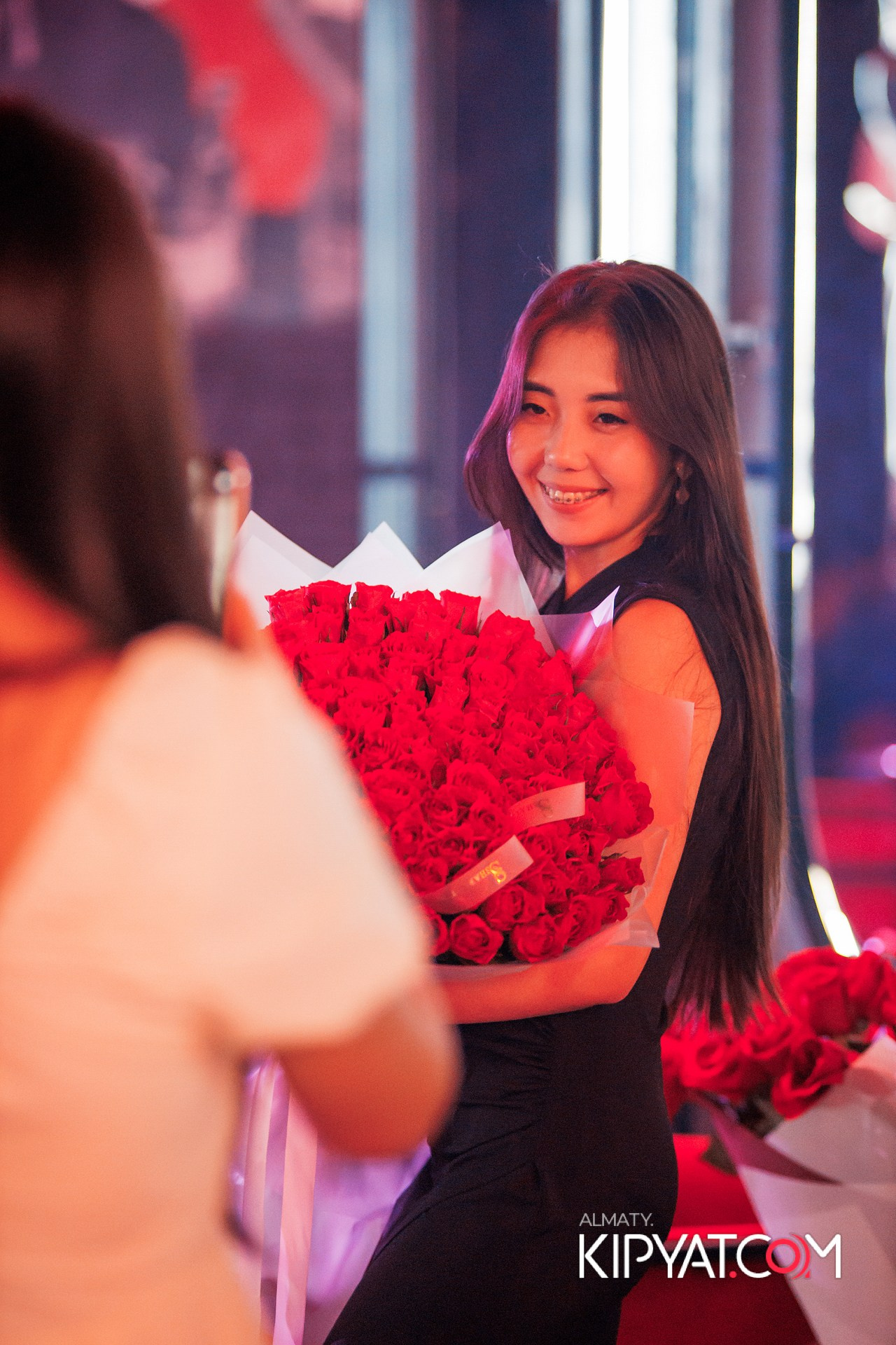 Friends bar & terrace. КИПЯТКОМ АЛМАТЫ!