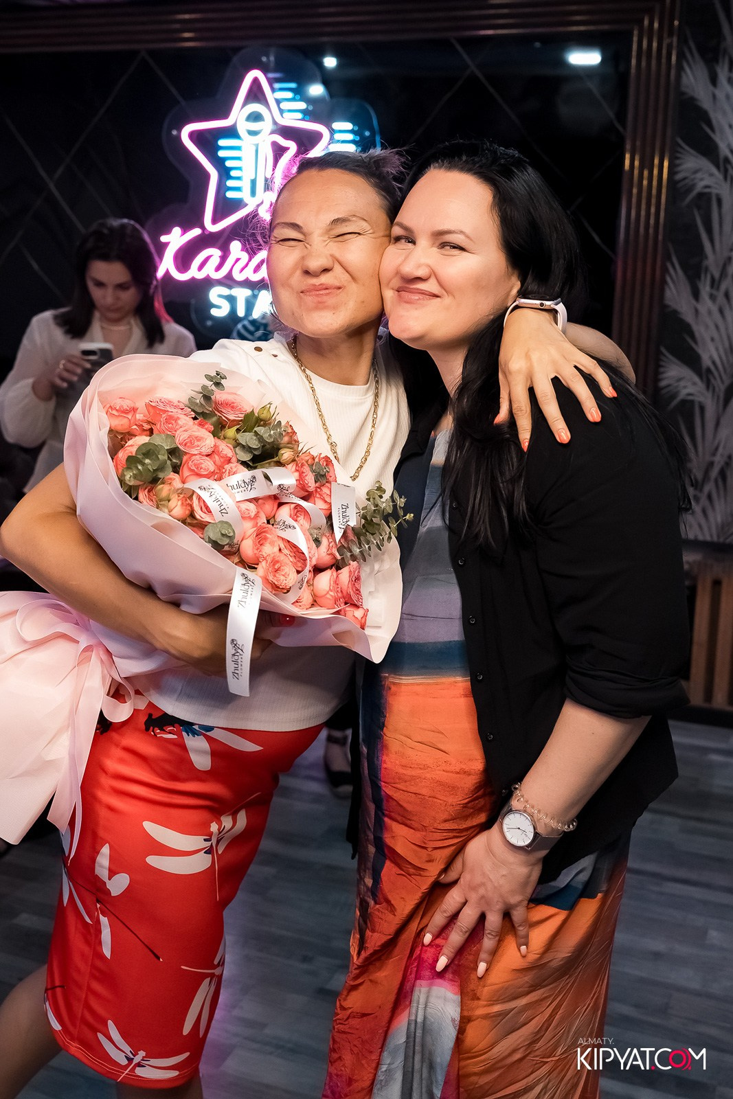 КАРАОКЕ РОЯЛЬ COSMO. КИПЯТКОМ АЛМАТЫ!