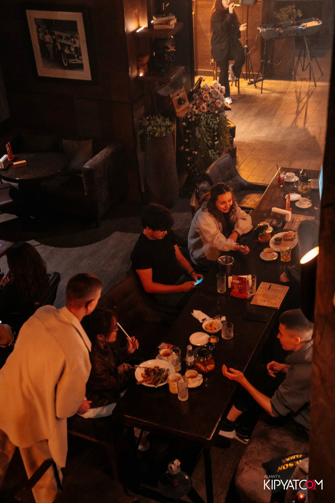 РЕСТО-БАР СКАНДАЛИСТЪ. КИПЯТКОМ АЛМАТЫ!