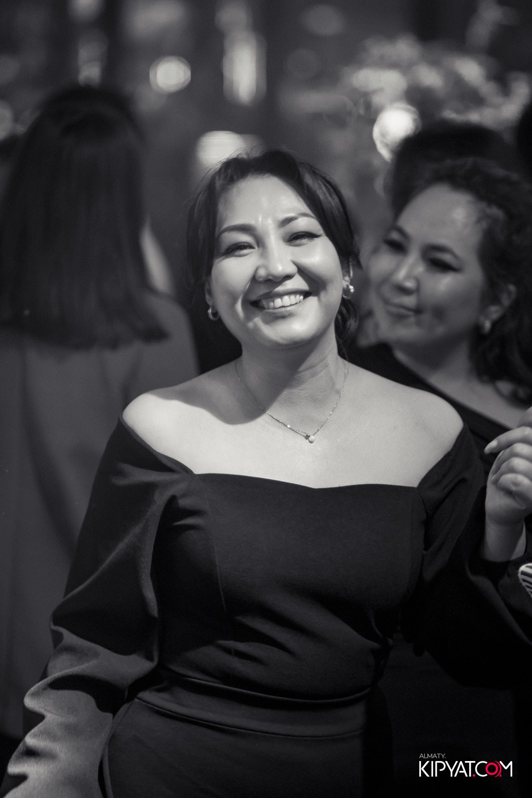 FRIENDS BAR & TERRACE. КИПЯТКОМ АЛМАТЫ!