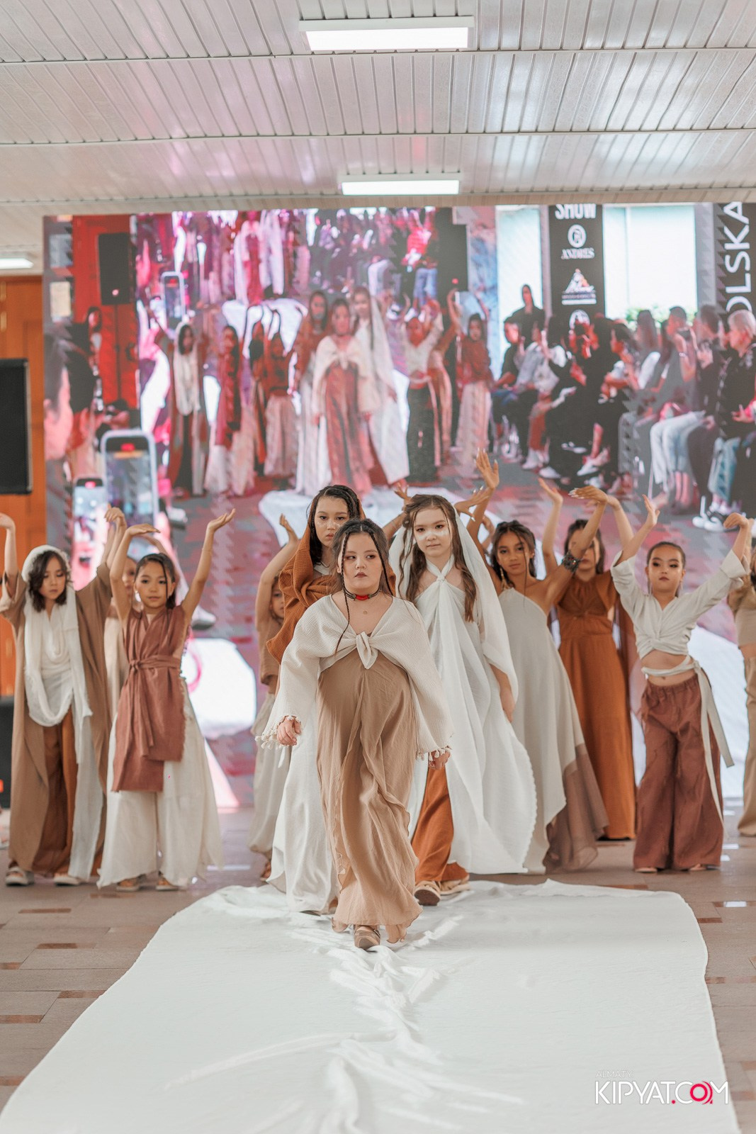 JUNIOR FASHION SHOW. КИПЯТКОМ АЛМАТЫ!