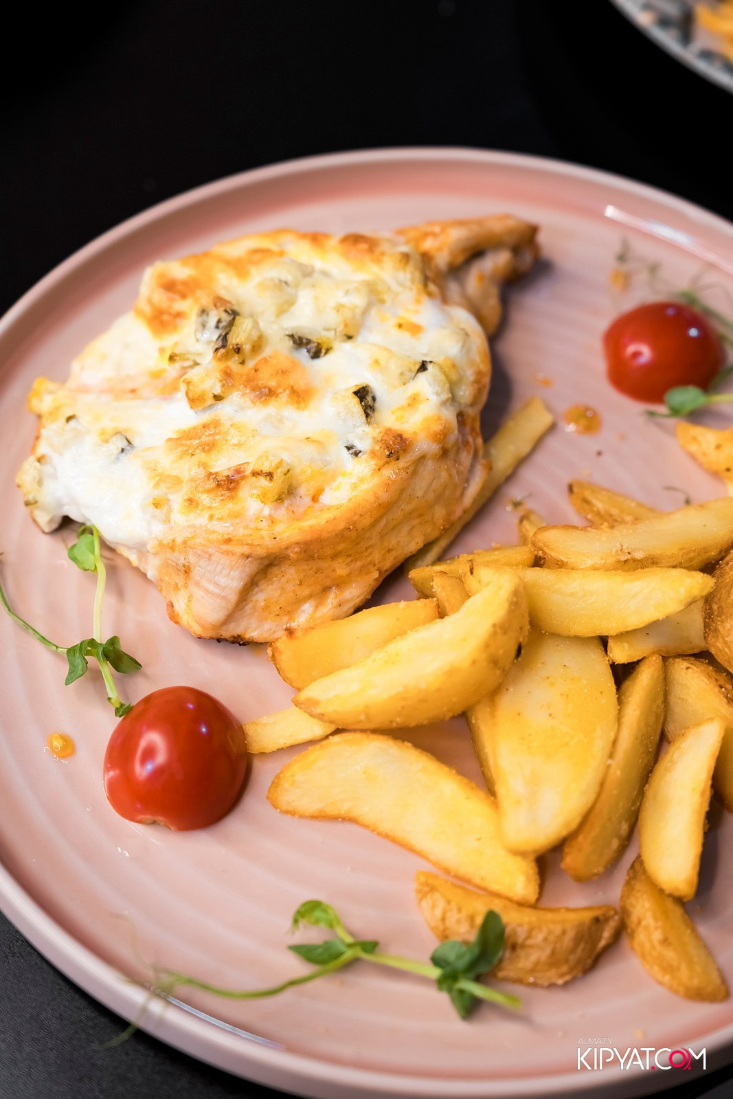 СЕМЕЙНЫЙ РЕСТОРАН BAZAAR. КИПЯТКОМ АЛМАТЫ!