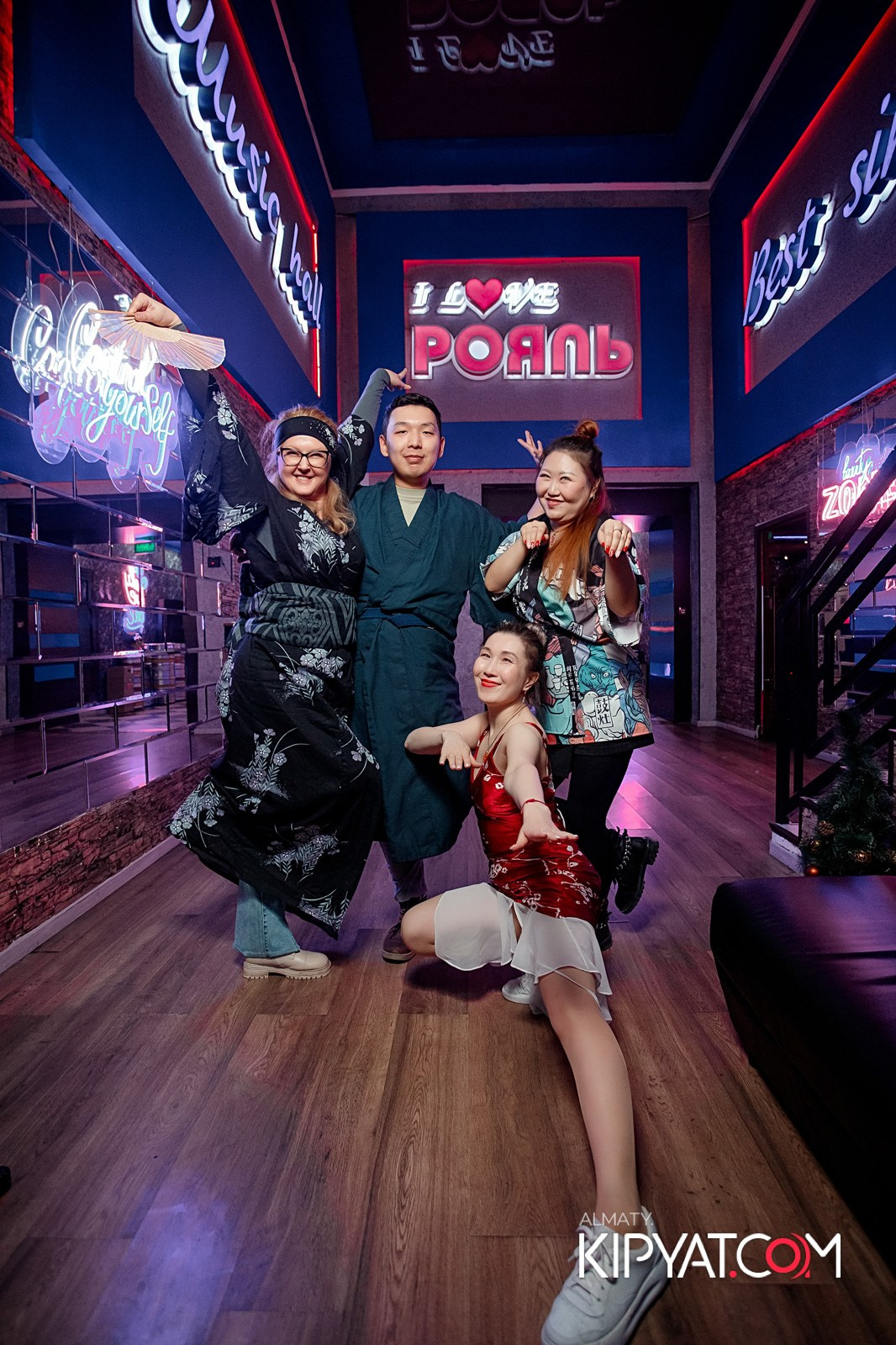 КАРАОКЕ-БАР РОЯЛЬ НА НУРМАКОВА. КИПЯТКОМ АЛМАТЫ!