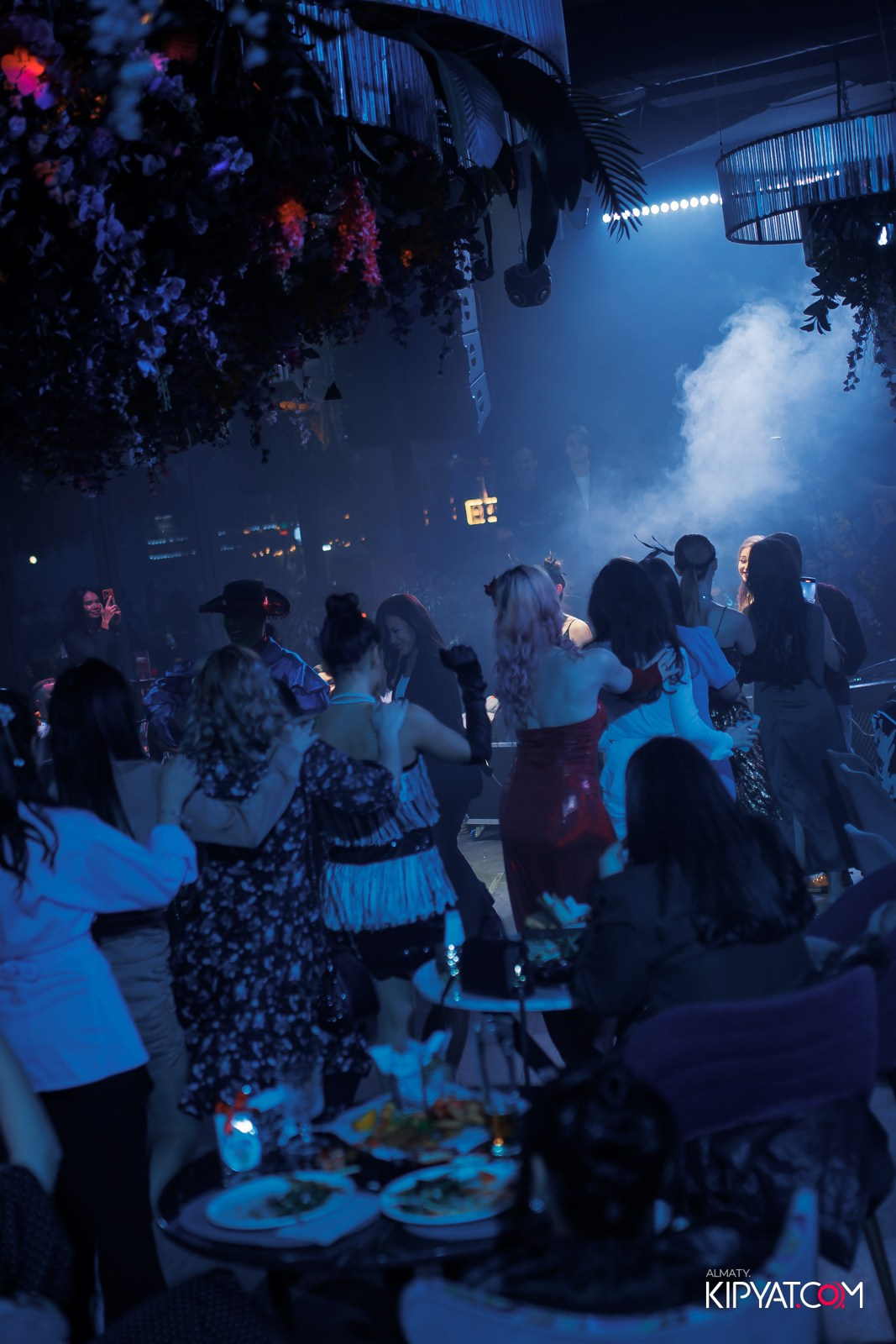 FRIENDS BAR & TERRACE. КИПЯТКОМ АЛМАТЫ!