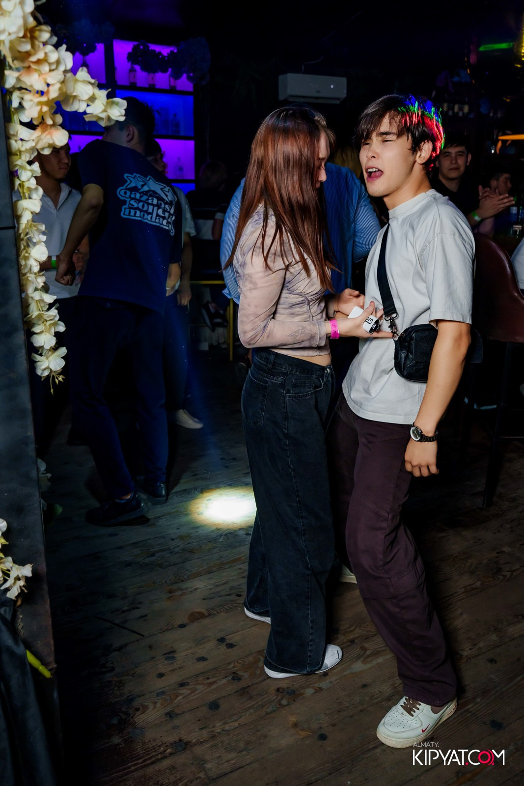 UYAT EMES BAR. КИПЯТКОМ АЛМАТЫ!