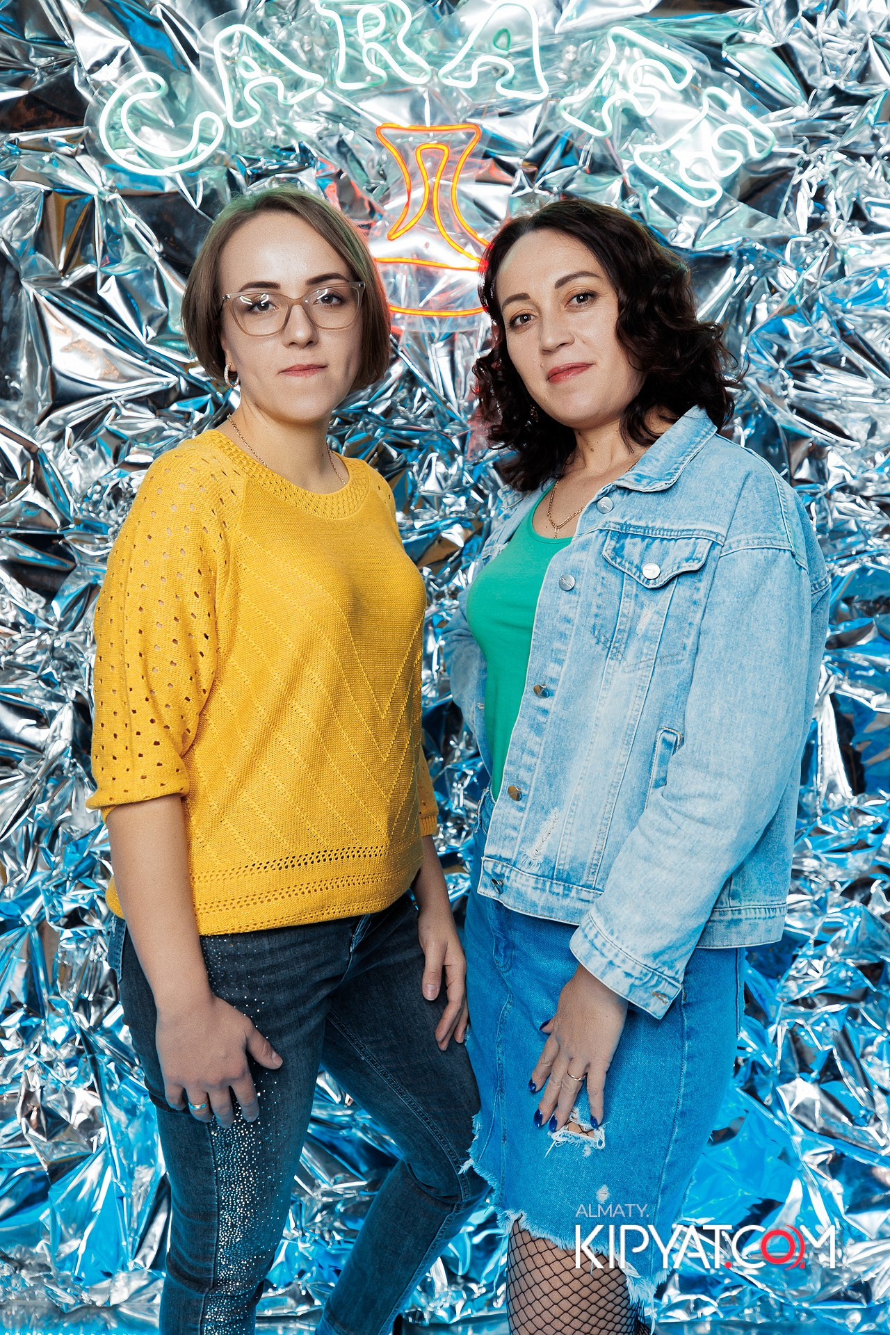 ВЕЧЕРИНКА 90Х КАФЕ CARAFE. КИПЯТКОМ АЛМАТЫ! Фотосъемка мероприятий в Алматы