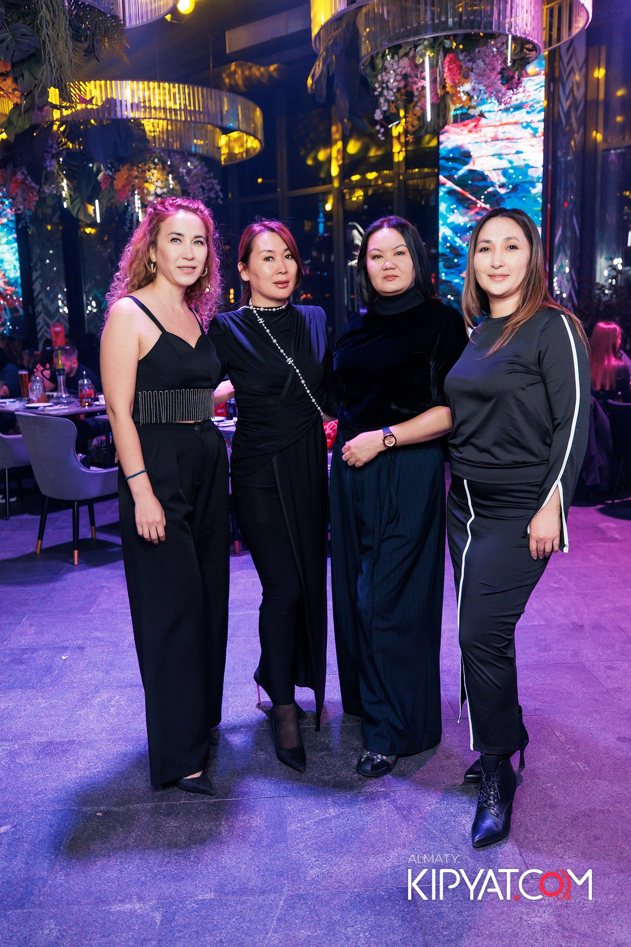 FRIENDS BAR & TERRACE. КИПЯТКОМ АЛМАТЫ!