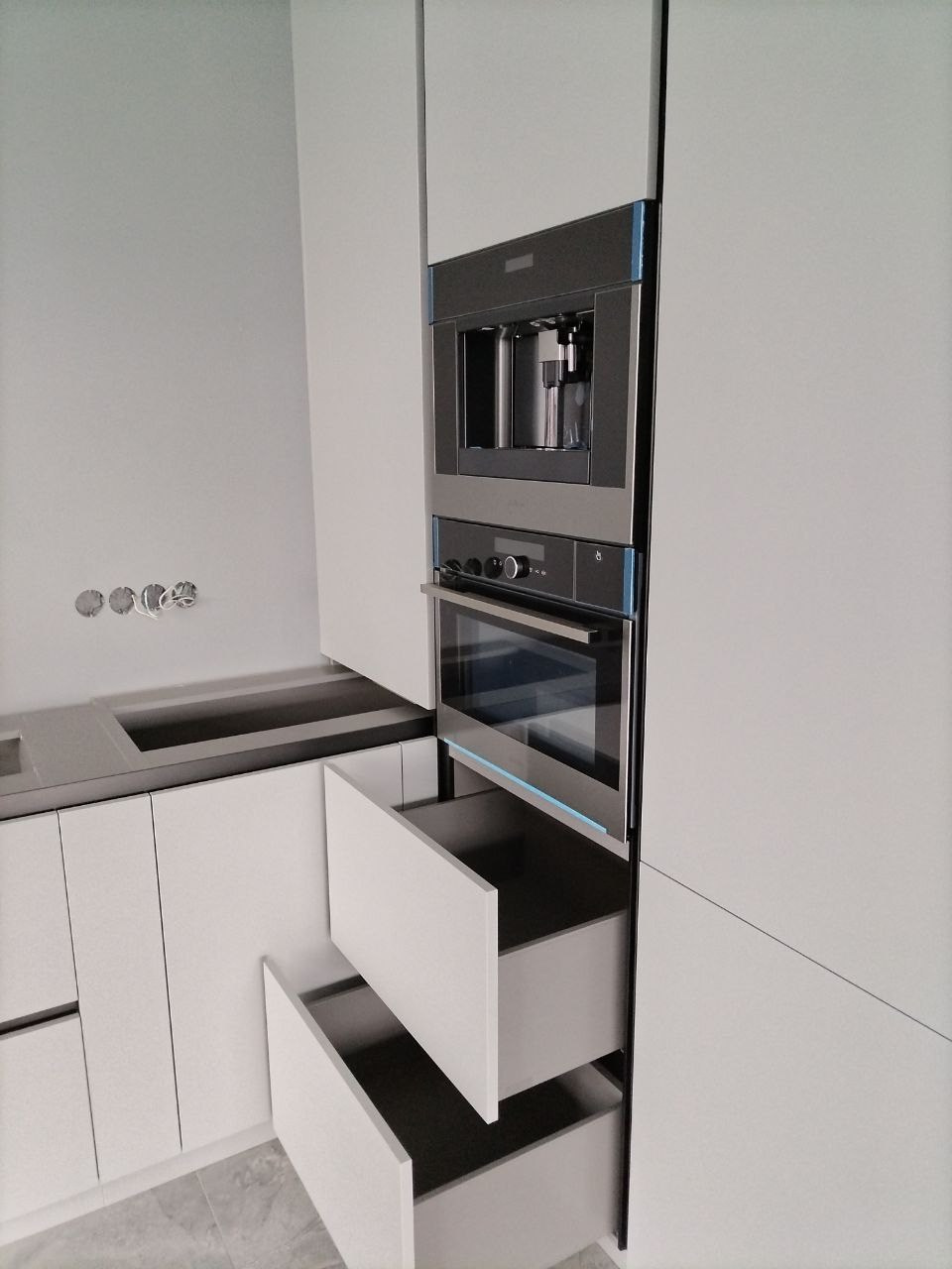 Фото с монтажа |Мебель на заказа: кухни, шкафы и т.д. в Томске. ГУДРУМ — Мебель на заказ в Томске | Кухни | Шкафы | Стулья и Столы