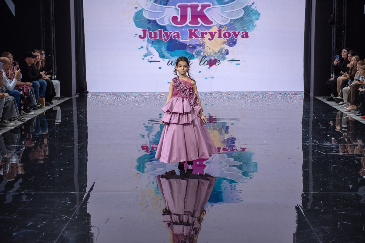 SochiFashionWeek2024 дизайнер Юлия Крылова. Семейный и коммерческий фотограф в Сочи Александр Бодунов