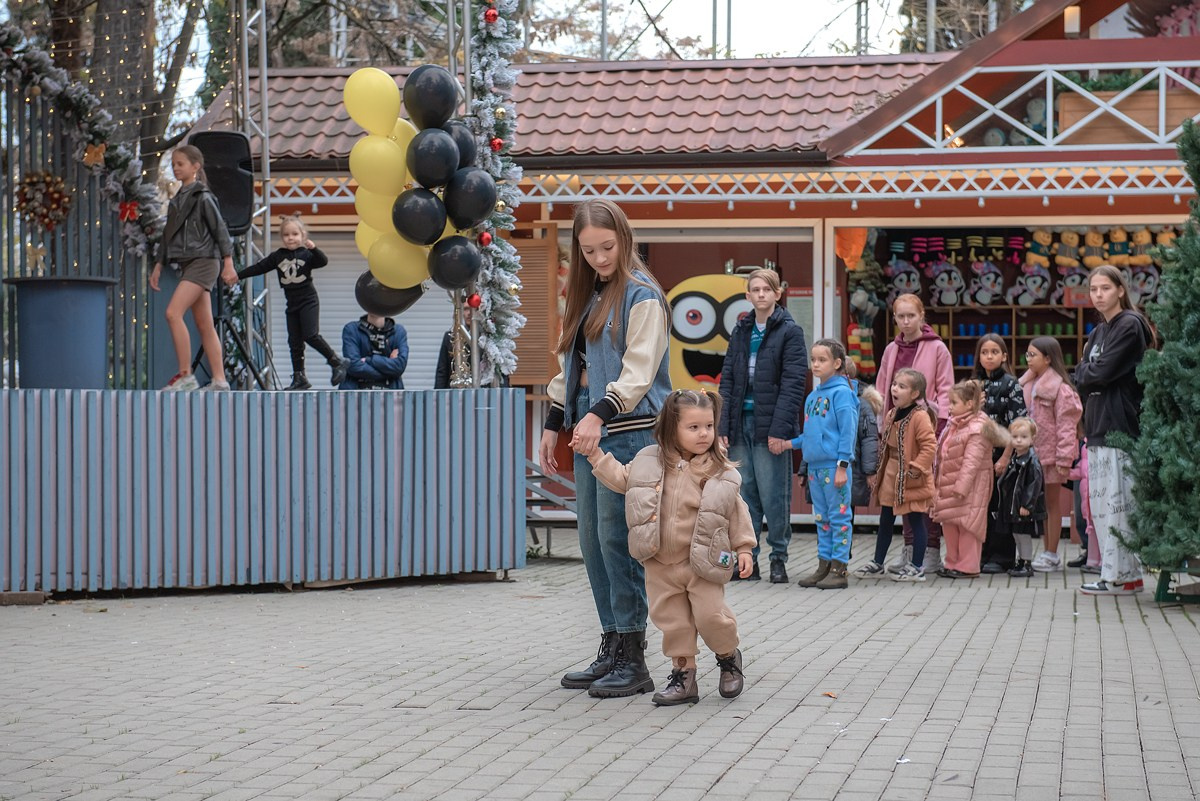 Парк Ривьера дефиле HAPPYkids. Семейный и коммерческий фотограф в Сочи Александр Бодунов