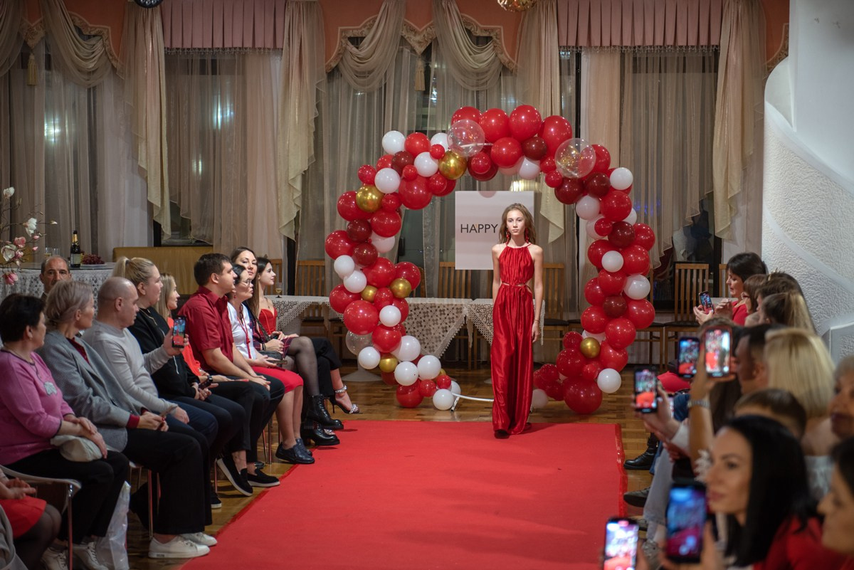 Выпускной в детской школе моделей HAPPYkids 2024. Семейный и коммерческий фотограф в Сочи Александр Бодунов