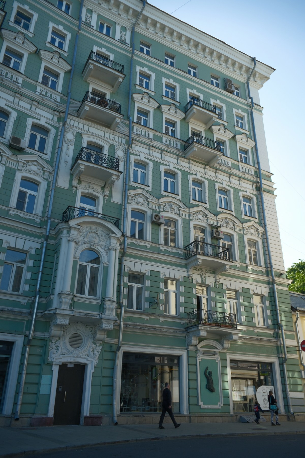 Улица, люди, жизнь…