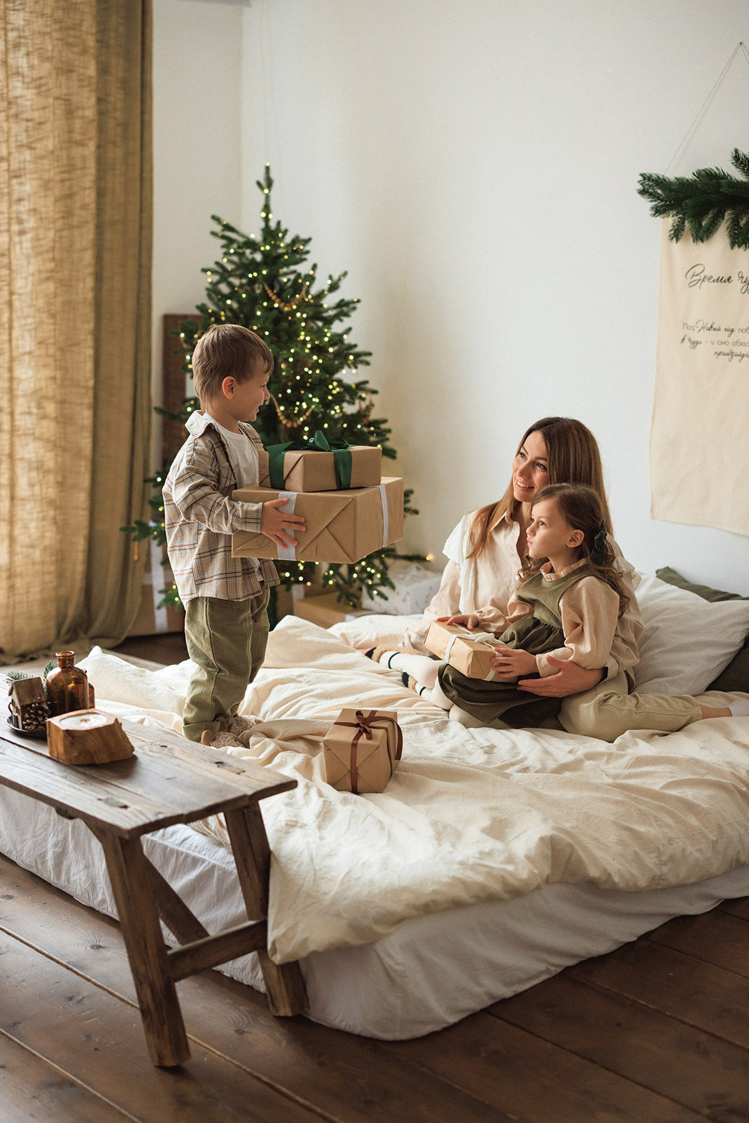 Интерьер фотостудии «Mestone» , Новый год 2025–2026 гг. Семейный и детский фотограф в Краснодаре Анна Трашкова