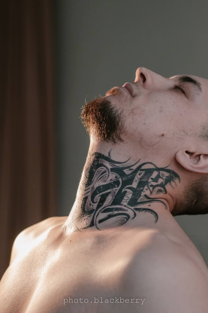Tattoo journey. Люблю снимать не только эмоции людей, но и автомобили.Живу в Челябинске, ну и конечно как же без путешествий по городам
